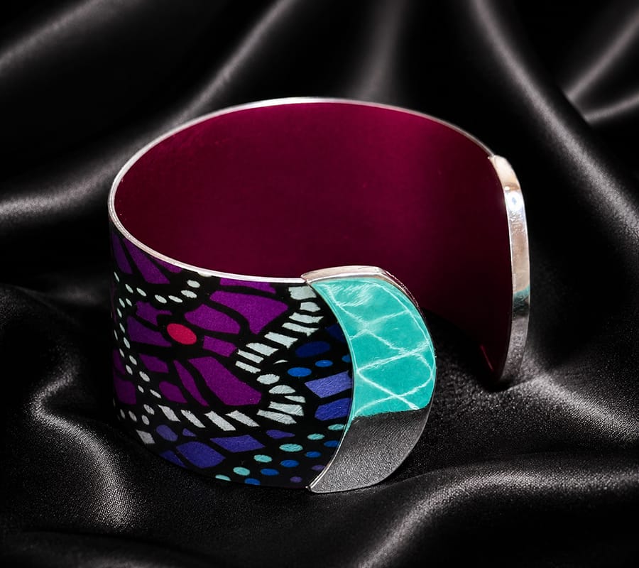 Bracelet with coral reef picture